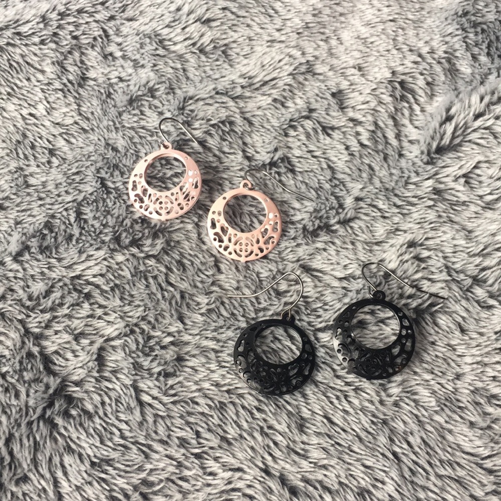 2 small cut out hoop earrings